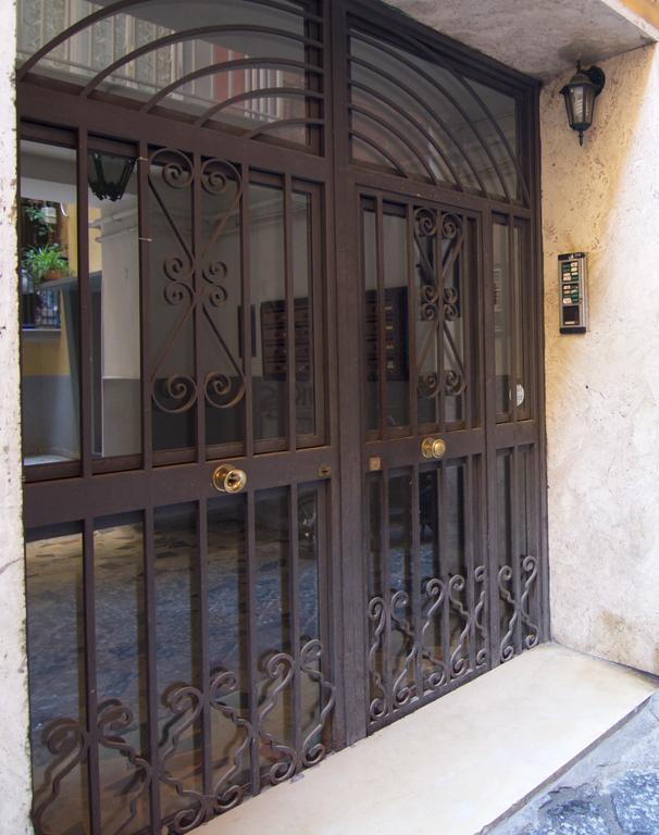 Hotel La Strada Parlata Neapel Exterior foto